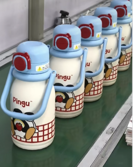 Upang makagawa ng isang thermos cup, hindi lamang kinakailangan na magkaroon ng isang magandang hitsura, ngunit din upang maging maayos na bilog sa loob at labas